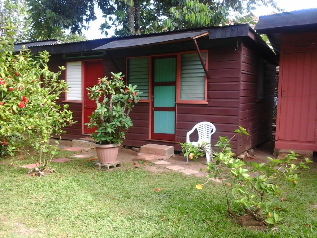 Secret Cabins At Firefly Beach Cottage Негрил Экстерьер фото
