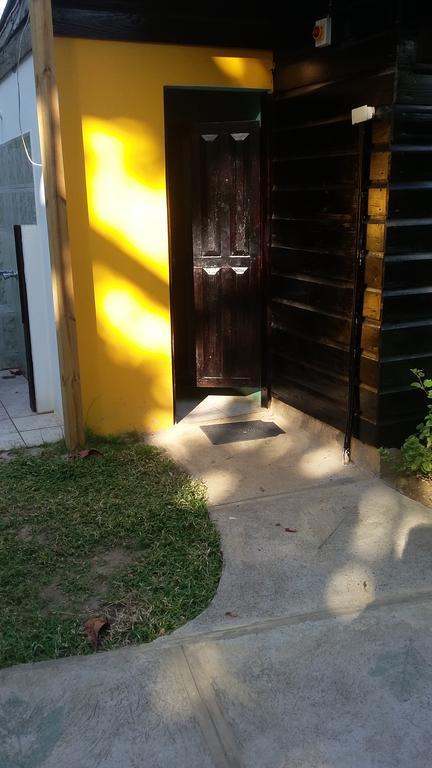 Secret Cabins At Firefly Beach Cottage Негрил Экстерьер фото